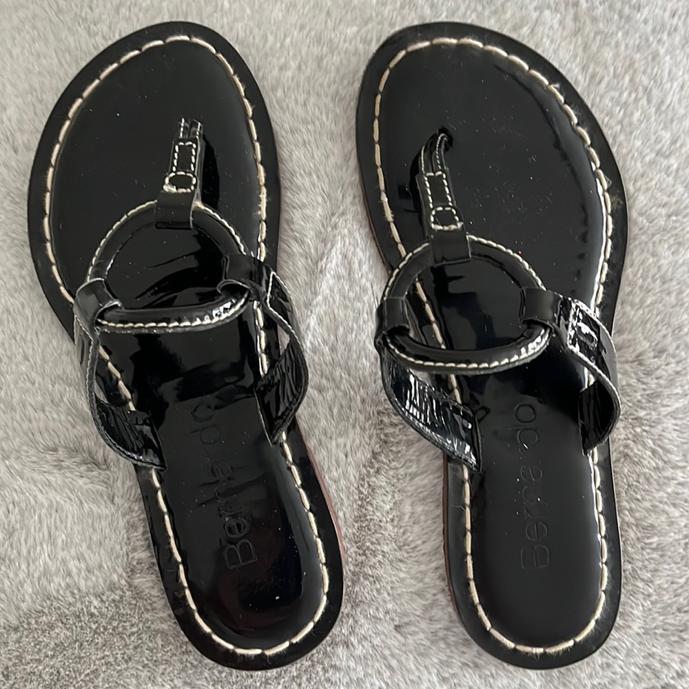Women’s Bernardo Size 6 Black Patent Leather Sandals